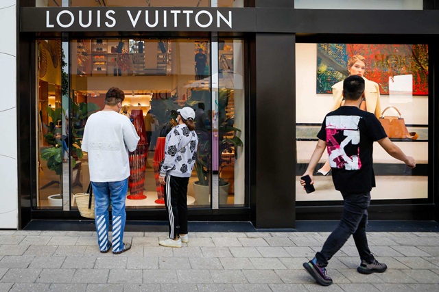 Louis Vuitton vừa tăng giá toàn cầu, Gucci và Hermes lập tức tiếp bước? - Ảnh 1.