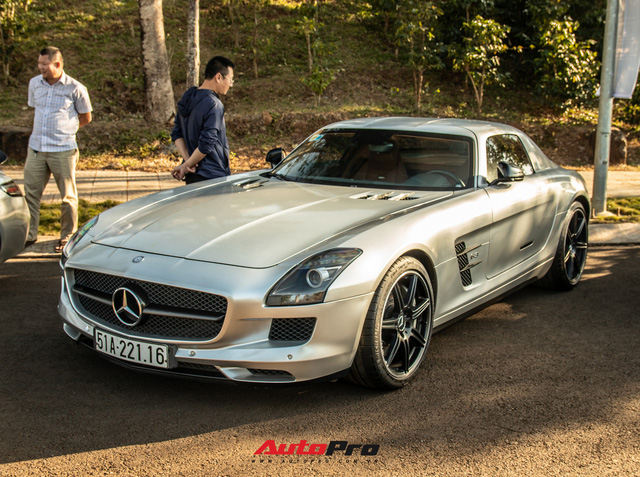 Ông trùm cà phê Đặng Lê Nguyên Vũ tái xuất, cầm lái Mercedes-Benz SLS AMG, có thể có kèo siêu xe gây chấn động - Ảnh 3.