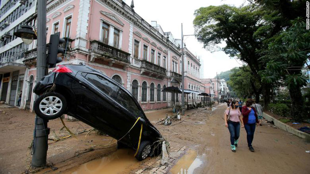Gần 100 người mất mạng vì mưa lớn đến rung chuyển trời đất: Bi kịch tiếp nối bi kịch tại Brazil - Ảnh 2.
