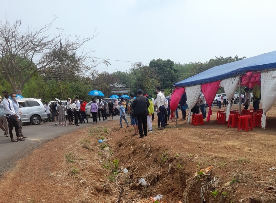 Chiêu trò tạo “sóng” của môi giới, nhà đầu tư ngậm “trái đắng” - Ảnh 1.