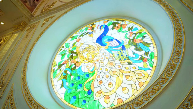 Bạch dinh của đại gia Thanh Hóa: Đầu tư hơn 100 tỷ đồng, toàn bộ nội thất được mạ vàng, nóc nhà có tượng Nữ thần tự do - Ảnh 2.