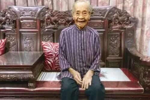 Cụ bà 110 tuổi nhưng vẫn minh mẫn, tự đi chợ và nấu ăn như thường: Bí quyết từ 4 việc miễn phí giúp tế bào luôn trẻ như đôi mươi - Ảnh 1.