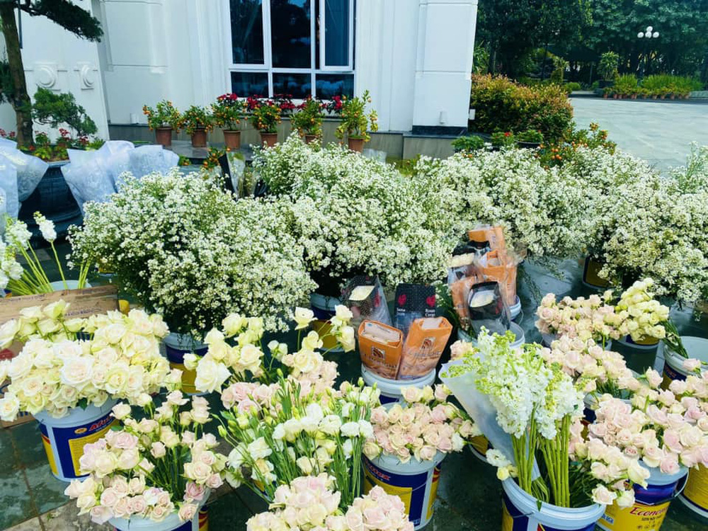  Siêu đám cưới Ninh Bình: Test nhanh Covid-19 cho 400 khách, cô dâu diện váy nửa tỷ đồng - Ảnh 2.