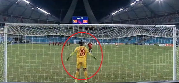  Vén màn đòn cân não của thủ môn U23 Việt Nam khiến Timor Leste sập bẫy trong loạt 11m - Ảnh 2.