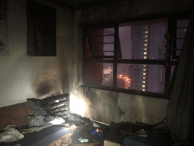  Hà Nội: Cháy tầng 17 chung cư Gamuda The One Residence, gia đình 3 người được giải cứu - Ảnh 1.