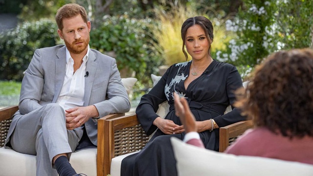 Váy Armani 4.700 USD của Meghan Markle được bình chọn là chiếc váy của năm - Ảnh 1.