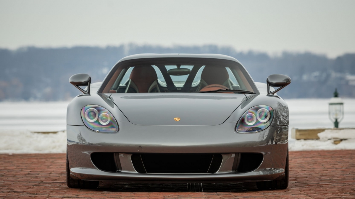 Cận cảnh Porsche Carrera GT chạy 18 năm được bán đấu giá Cận cảnh Porsche Carrera GT chạy 18 năm được bán đấu giá