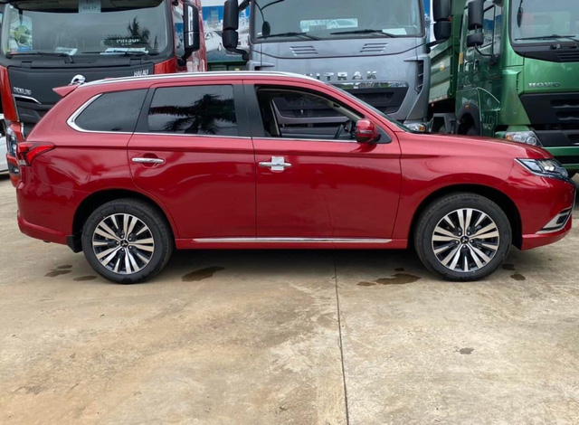 Lộ nhiều hình ảnh Mitsubishi Outlander 2022 sắp ra mắt Việt Nam: Màn hình là điểm gây tranh cãi - Ảnh 3.