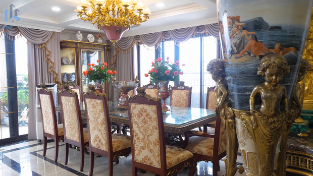 Lóa mắt với căn penthouse 200 tỷ của đại gia Hà thành thích sưu tập cổ vật: Nếu có trộm đột nhập, phải huy động cả tiểu đội thì mới khuân hết đồ! - Ảnh 11.