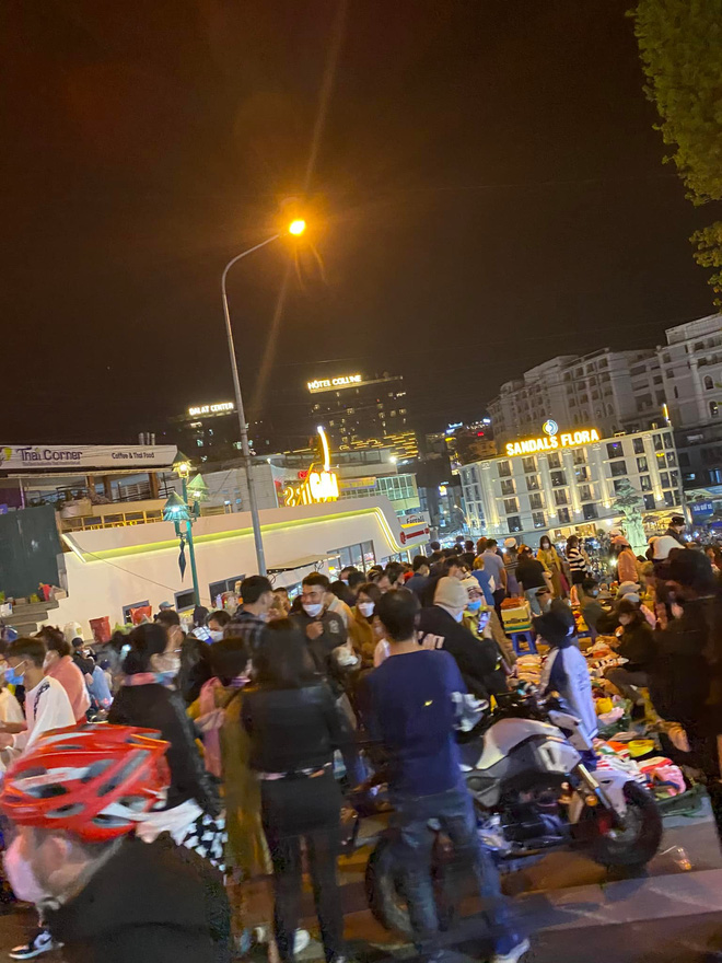 Cập nhật Đà Lạt ngay lúc này: Ô tô, xe máy còn nhiều hơn du khách, trời đẹp nhưng đông quá chẳng biết chơi đâu! - Ảnh 11. Cập nhật Đà Lạt ngay lúc này: Ô tô, xe máy còn nhiều hơn du khách, trời đẹp nhưng đông quá chẳng biết chơi đâu! - Ảnh 11.