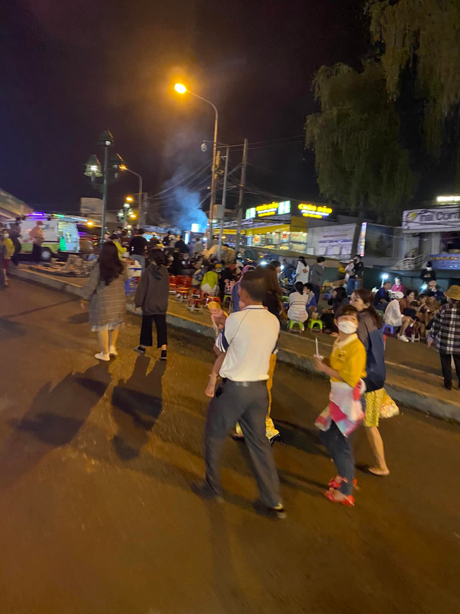 Cập nhật Đà Lạt ngay lúc này: Ô tô, xe máy còn nhiều hơn du khách, trời đẹp nhưng đông quá chẳng biết chơi đâu! - Ảnh 10. Cập nhật Đà Lạt ngay lúc này: Ô tô, xe máy còn nhiều hơn du khách, trời đẹp nhưng đông quá chẳng biết chơi đâu! - Ảnh 10.