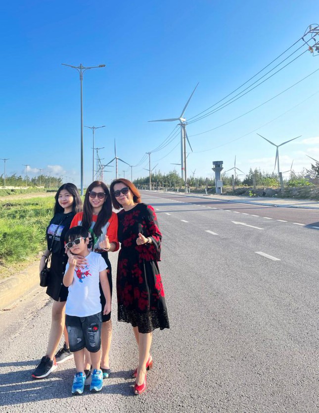 Những cánh đồng điện gió đẹp như tranh vẽ trên rừng, dưới biển Những Cánh Đồng Điện Gió Đẹp Như Tranh Vẽ Trên Rừng, Dưới Biển