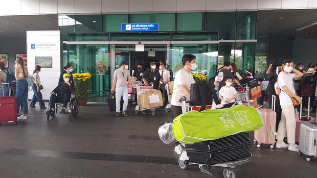 Cảnh đông nghẹt ở Phú Quốc dịp Tết: Đón 80.000 lượt khách, hơn 360 chuyến bay, khách sạn - resort full phòng, địa điểm ăn uống kín chỗ - Ảnh 9.