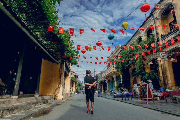  Khung cảnh trái ngược qua 2 cái Tết ở Hội An: Phố cổ đã đón hàng nghìn du khách trở lại - Ảnh 2.