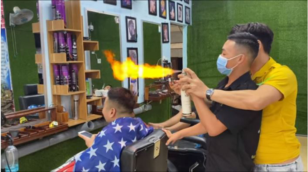 Tuyệt chiêu cắt tóc bằng lửa độc nhất Sài Gòn của anh thợ 4 năm khổ luyện   Báo Dân trí