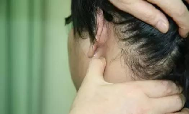 nếu bạn bấm vào các huyệt này hàng ngày thì tóc sẽ ngày càng khỏe mạnh Photo-2-1644112939760997644529