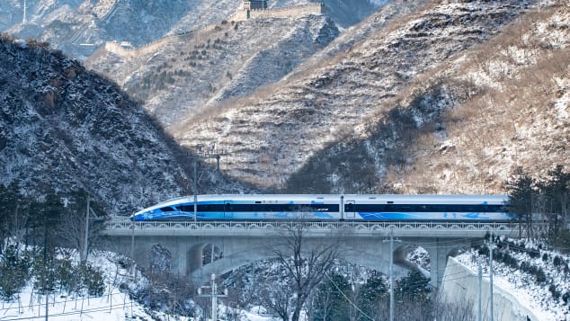 Trung Quốc xây đường sắt sâu trăm mét dưới Trường Thành: Lực tác động nhẹ như 1 bước chân - Ảnh 3.