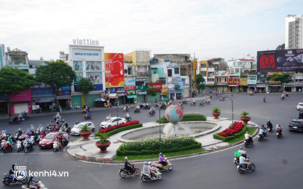  Ảnh: Nhiều tuyến phố Hà Nội, Sài Gòn ken đặc phương tiện trong ngày đầu đi làm sau kỳ nghỉ Tết Nguyên đán - Ảnh 19.