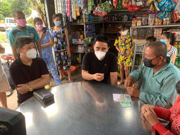 MC Quyền Linh bỏ tiền túi xây tiệm tạp hóa cho cặp vợ chồng nghèo bệnh tật - Ảnh 4.