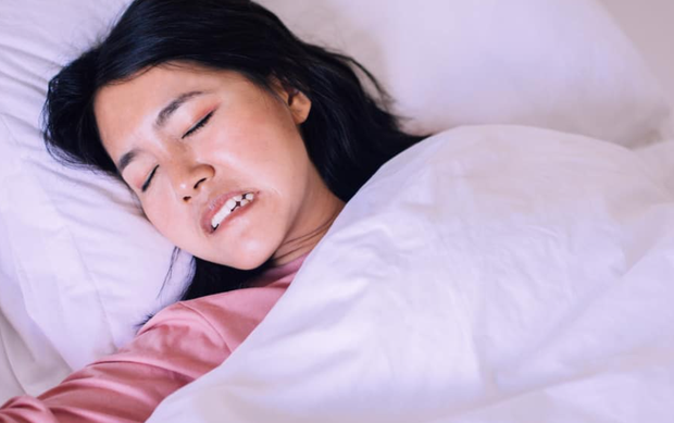 5 triệu chứng xuất hiện khi ngủ ngầm cảnh báo gan của bạn đang phát hỏa, xem thử bạn có điều nào hay không - Ảnh 4.
