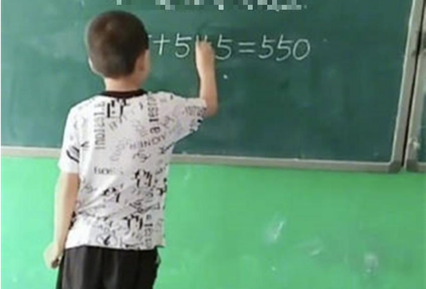 Bài toán tiểu học: Biến 5+5+5=550 thành đúng, cách làm của học sinh đã chứng minh IQ cực cao! - Ảnh 2.