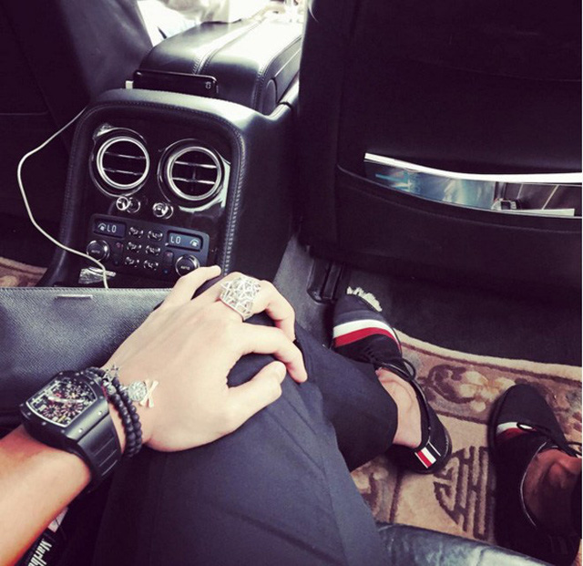 Vị thiếu gia có tiềm năng thừa kế gia tài 10.000 tỷ của Tân Hoàng Minh: Tài kinh doanh có tiếng, thú chơi đồ hiệu trăm tỷ và quan hệ bất ngờ với đại gia Gatsby Hàn Quốc - Ảnh 7. Vị thiếu gia có tiềm năng thừa kế gia tài 10.000 tỷ của Tân Hoàng Minh: Tài kinh doanh có tiếng, thú chơi đồ hiệu trăm tỷ và quan hệ bất ngờ với đại gia Gatsby Hàn Quốc - Ảnh 7.