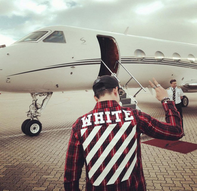 Vị thiếu gia có tiềm năng thừa kế gia tài 10.000 tỷ của Tân Hoàng Minh: Tài kinh doanh có tiếng, thú chơi đồ hiệu trăm tỷ và quan hệ bất ngờ với đại gia Gatsby Hàn Quốc - Ảnh 8. Vị thiếu gia có tiềm năng thừa kế gia tài 10.000 tỷ của Tân Hoàng Minh: Tài kinh doanh có tiếng, thú chơi đồ hiệu trăm tỷ và quan hệ bất ngờ với đại gia Gatsby Hàn Quốc - Ảnh 8.