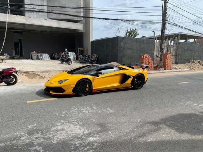 Vừa hết tour Đà Nẵng với Koenigsegg Regera, Lamborghini Aventador SVJ  Roadster đầu tiên tại Việt Nam bất ngờ xuất hiện tại Cần Thơ