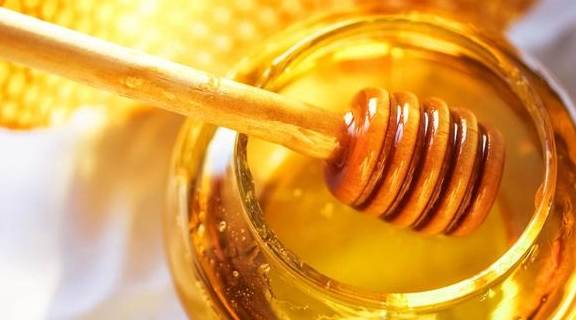 Đi chợ thấy mật ong có 3 dấu hiệu này phải mua ngay vì chúng 100% nguyên chất, không bao giờ hết hạn, tận dụng cực tốt cho làn da và tuổi thọ - Ảnh 2.