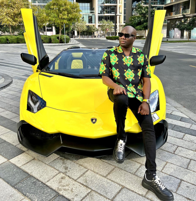 Lối sống xa hoa của rich kid Nigeria: Tự xưng tỷ phú trẻ nhất thế giới, 6 tuổi có cơ ngơi riêng, dàn Lamborghini, Ferrari la liệt khắp nhà - Ảnh 5.