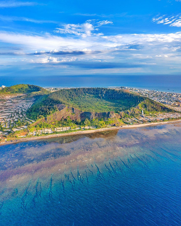  Lý Sơn - đảo núi lửa mệnh danh Jeju của Việt Nam: Nước biển xanh trong vắt, ai đi rồi cũng phải thốt lên quá đẹp - Ảnh 4.