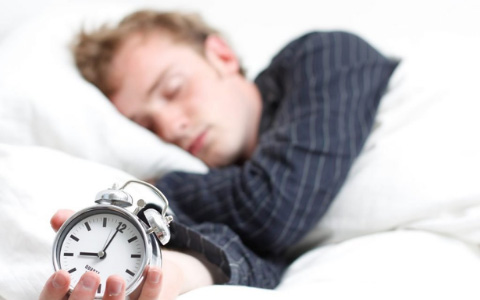 Giấc ngủ RÁC còn ĐỘC HẠI hơn cả bị mất ngủ: Sinh hoạt vô tổ chức khiến não trì trệ, rước đủ bệnh vào người - Ảnh 1.
