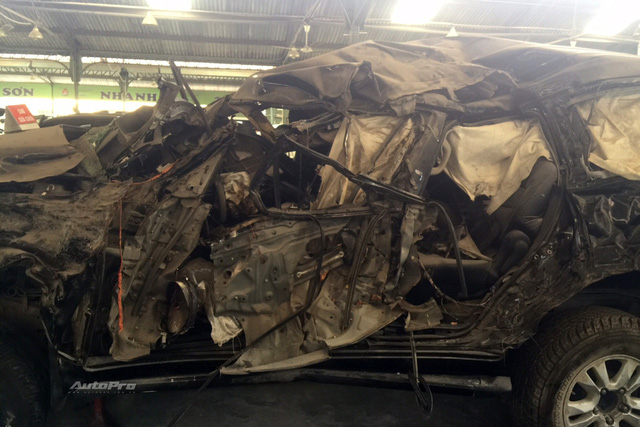 Chủ Toyota Land Cruiser chi 1 tỷ đồng hồi sinh chiếc xe từ đống sắt vụn: Bóng bẩy như mới đập hộp sau 3 tháng, không thể nhận ra bằng mắt thường  - Ảnh 3.