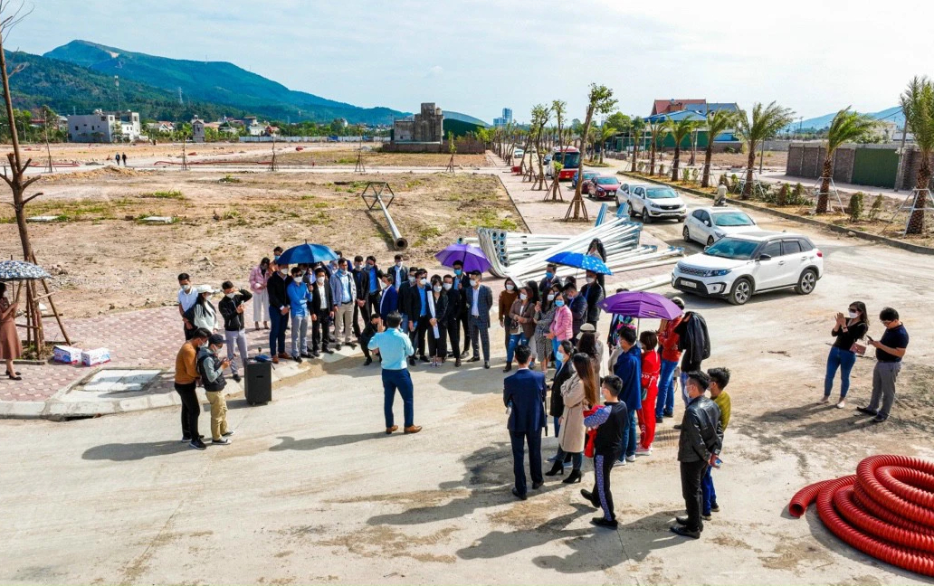 Siết tín dụng bất động sản nhà đầu tư lo mất đòn bẩy, thị trường liệu có “nguội”? - Ảnh 2.