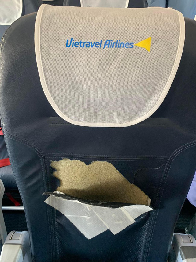  Ghế của một trong ba tàu bay tuổi trung bình dưới 6 năm của Vietravel Airlines rách tả tơi  - Ảnh 2.