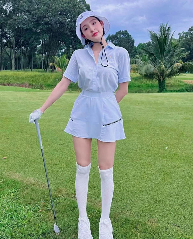  Có thể Hiền Hồ đã phạm luật khi diện món đồ này đi đánh golf  - Ảnh 1.