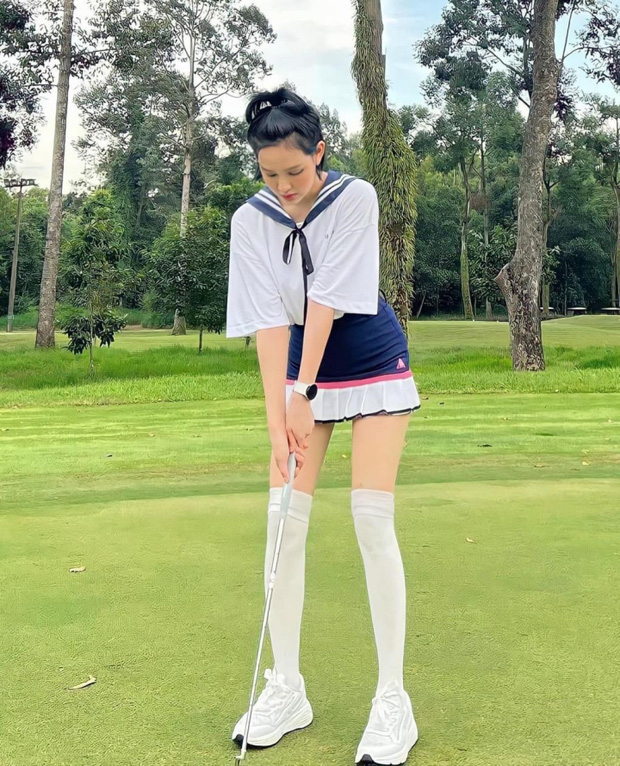  Có thể Hiền Hồ đã phạm luật khi diện món đồ này đi đánh golf  - Ảnh 2.