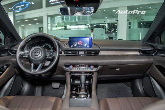 Mazda6 giảm giá sâu tại đại lý: Giá thấp nhất 744 triệu đồng, nỗ lực bám đuổi Toyota Camry và Kia K5 - Ảnh 5.