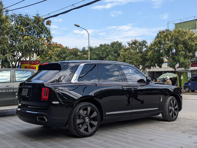 Đại gia Hà Tĩnh mạnh tay mua Rolls-Royce Cullinan: Chi tiết biển số là điều khiến nhiều người nể phục - Ảnh 7.