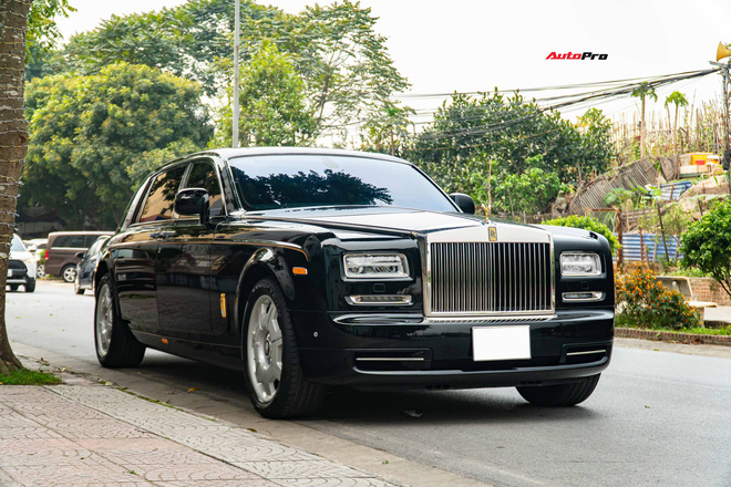 Super Car Rolls Royce Phantom 24k gold plated Dragon edition in Vietnam