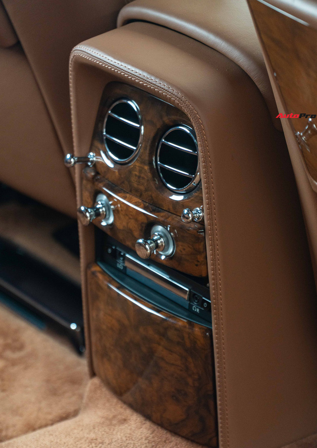 Sau 7 năm, Rolls-Royce Phantom vẫn là cả một gia tài với định giá 32 tỷ đồng  - Ảnh 20.
