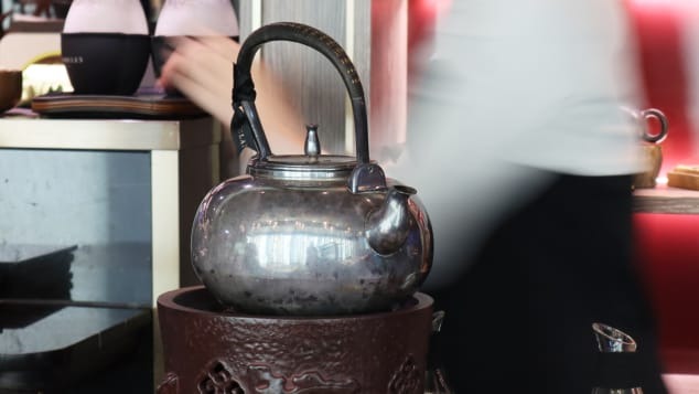 Đột nhập giới thượng lưu Trung Quốc: Một ly trà trị giá lên tới gần trăm triệu đồng, điều gì khiến các đại gia chịu chi đến vậy? - Ảnh 2.