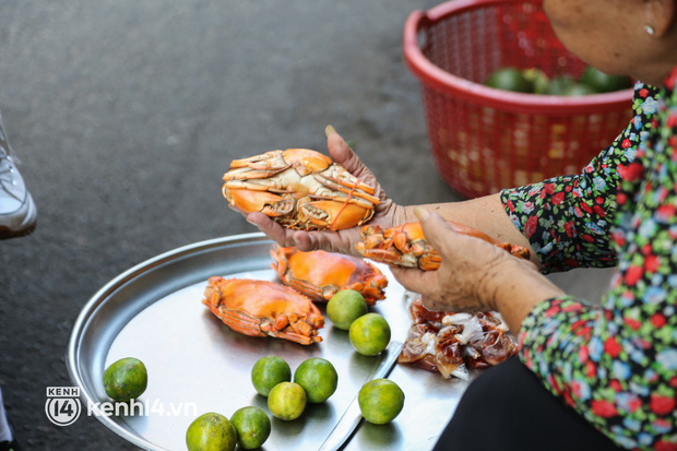 Mâm cua dì Ba ở Sài Gòn từng nổi tiếng khắp mạng xã hội, lên báo nước ngoài hiện giờ ra sao? - Ảnh 11.