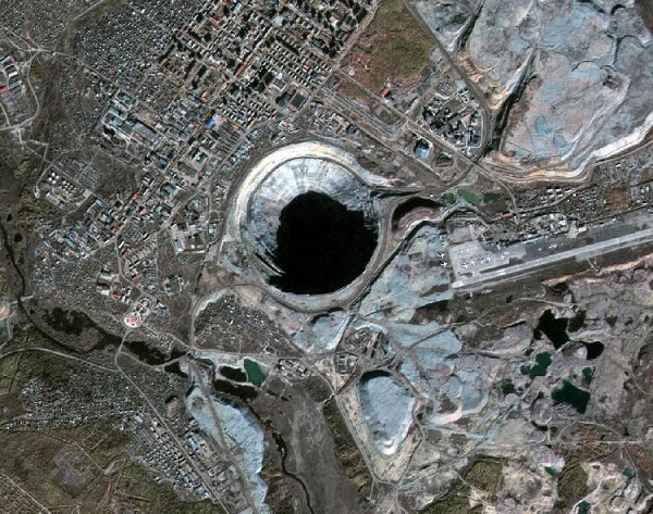 Khám phá mỏ kim cương lớn nhất thế giới - sản lượng khổng lồ nhưng mang lời nguyền hút máy bay - Ảnh 5.