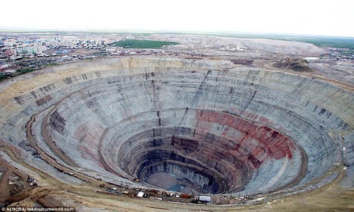 Khám phá mỏ kim cương lớn nhất thế giới - sản lượng khổng lồ nhưng mang lời nguyền hút máy bay - Ảnh 6.