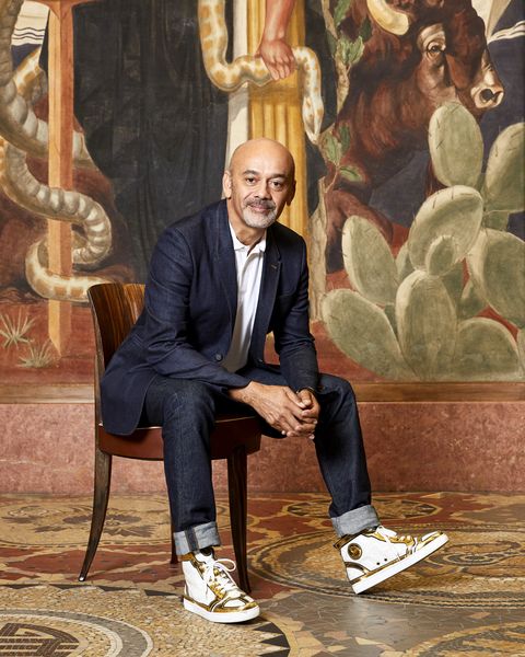 Christian Louboutin: Cuộc đời lang bạt từ năm 12 tuổi để rồi tạo nên những đôi giày cao gót đế đỏ xa xỉ, có giá từ vài triệu đến hơn 100 triệu/đôi - Ảnh 1.