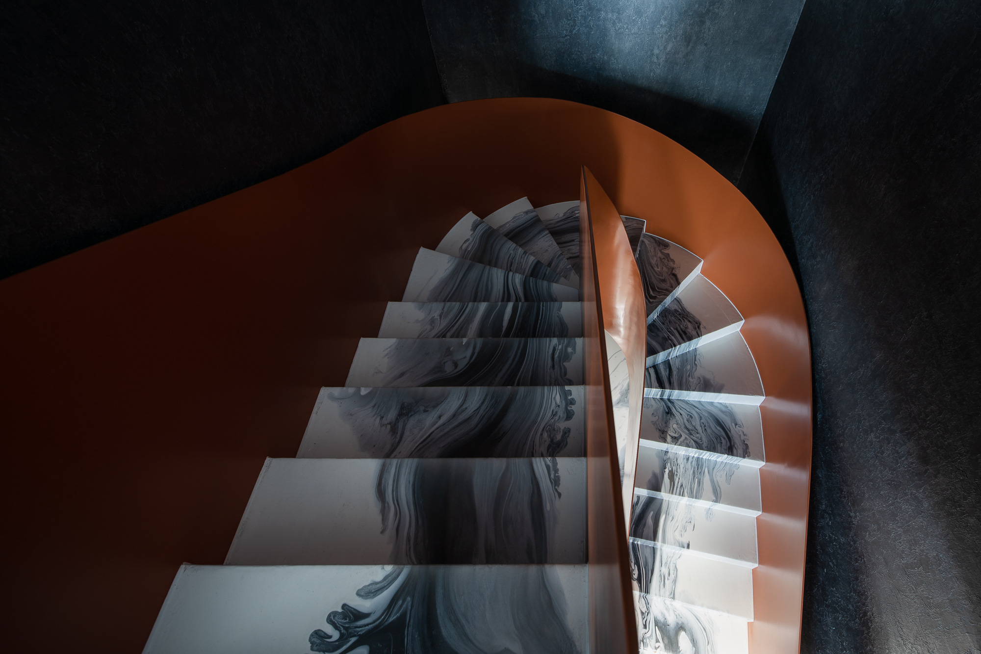 Những căn penthouse đốt tiền: Chủ nhà chịu chơi mang vách đá đen vào giữa phòng khách, cặp vợ chồng Hà Nội có hẳn hồ sen trên tầng 30, đặc biệt nhất căn hộ 200 tỷ đồng như bảo tàng - Ảnh 5. Những căn penthouse đốt tiền: Chủ nhà chịu chơi mang vách đá đen vào giữa phòng khách, cặp vợ chồng Hà Nội có hẳn hồ sen trên tầng 30, đặc biệt nhất căn hộ 200 tỷ đồng như bảo tàng - Ảnh 5.