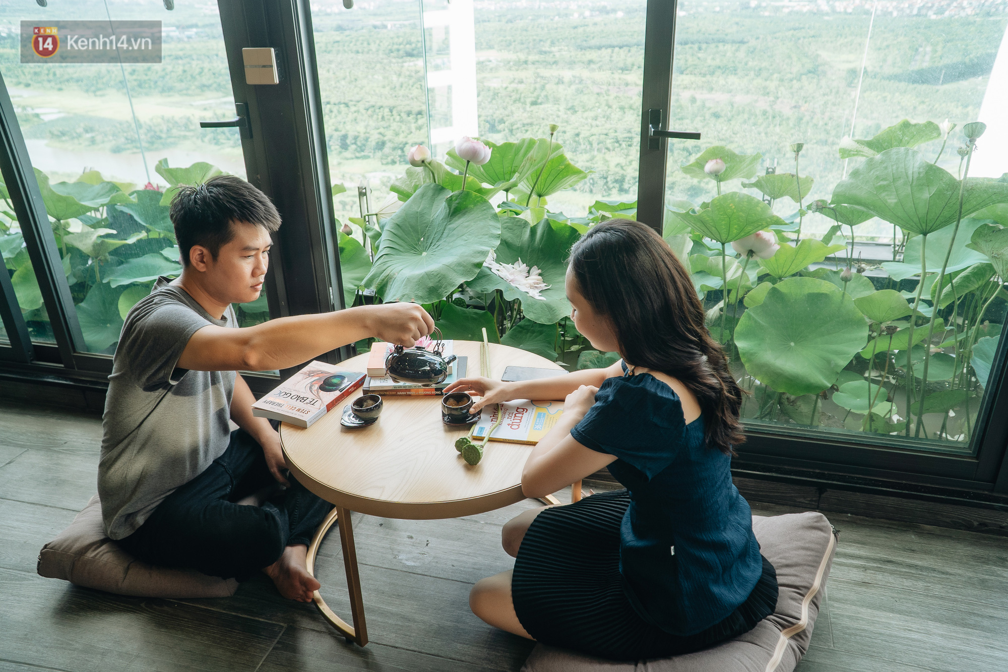 Những căn penthouse đốt tiền: Chủ nhà chịu chơi mang vách đá đen vào giữa phòng khách, cặp vợ chồng Hà Nội có hẳn hồ sen trên tầng 30, đặc biệt nhất căn hộ 200 tỷ đồng như bảo tàng - Ảnh 15. Những căn penthouse đốt tiền: Chủ nhà chịu chơi mang vách đá đen vào giữa phòng khách, cặp vợ chồng Hà Nội có hẳn hồ sen trên tầng 30, đặc biệt nhất căn hộ 200 tỷ đồng như bảo tàng - Ảnh 15.