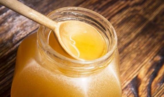Đều đặn uống mật ong pha với thứ này khi bụng đói vào buổi sáng cơ thể sẽ 7 thay đổi: Vừa sạch ruột, khỏe tim, mà da lại sáng mịn - Ảnh 2.