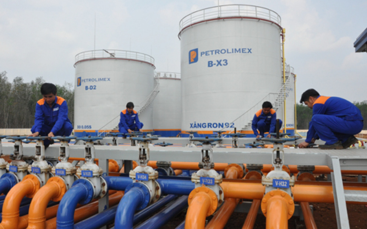 Việt Nam nhập khẩu xăng dầu gấp 4 lần xuất khẩu trong những tháng đầu năm